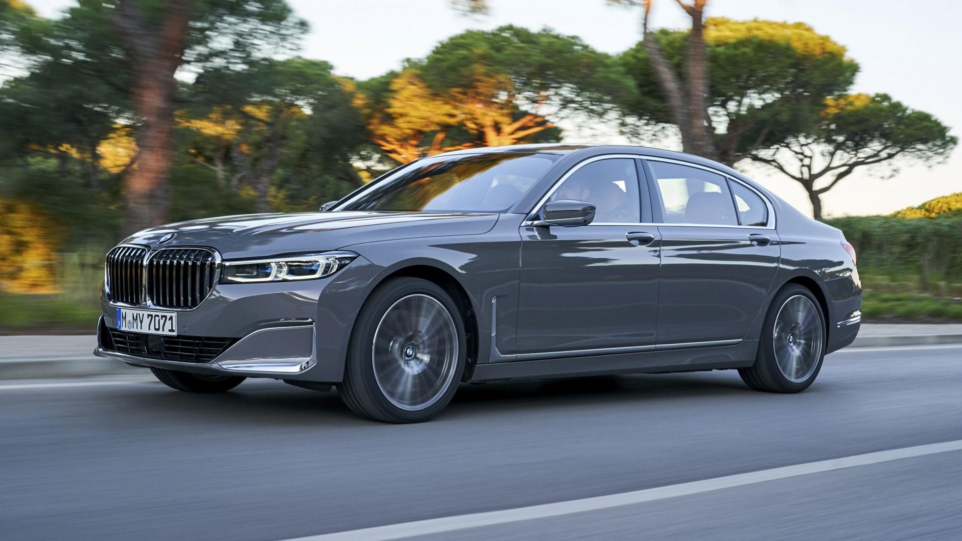 bmw_750li_xdrive_19_0.jpg